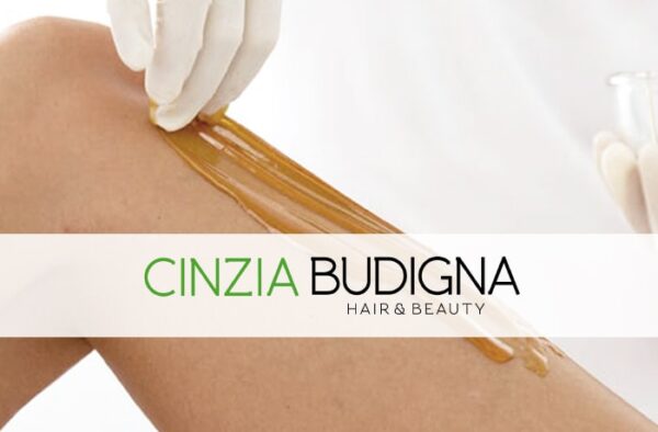 Cinzia Budigna cera brasiliana mezza gamba